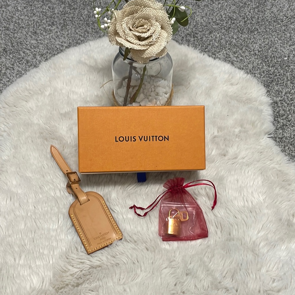 ✨Louis Vuitton Bundle (LV luggage tag & LV Lock & Key)✨
